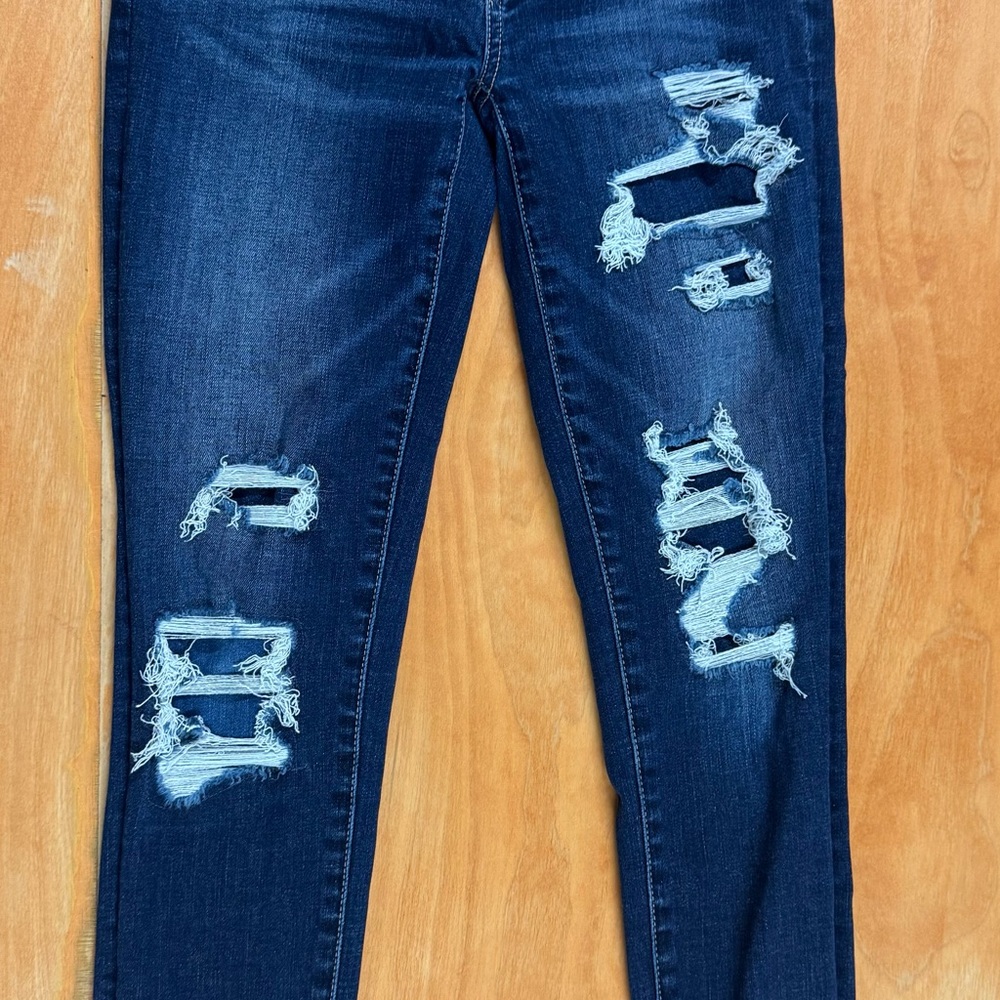 American Eagle Distressed Skinny Jeans women’s teens size2